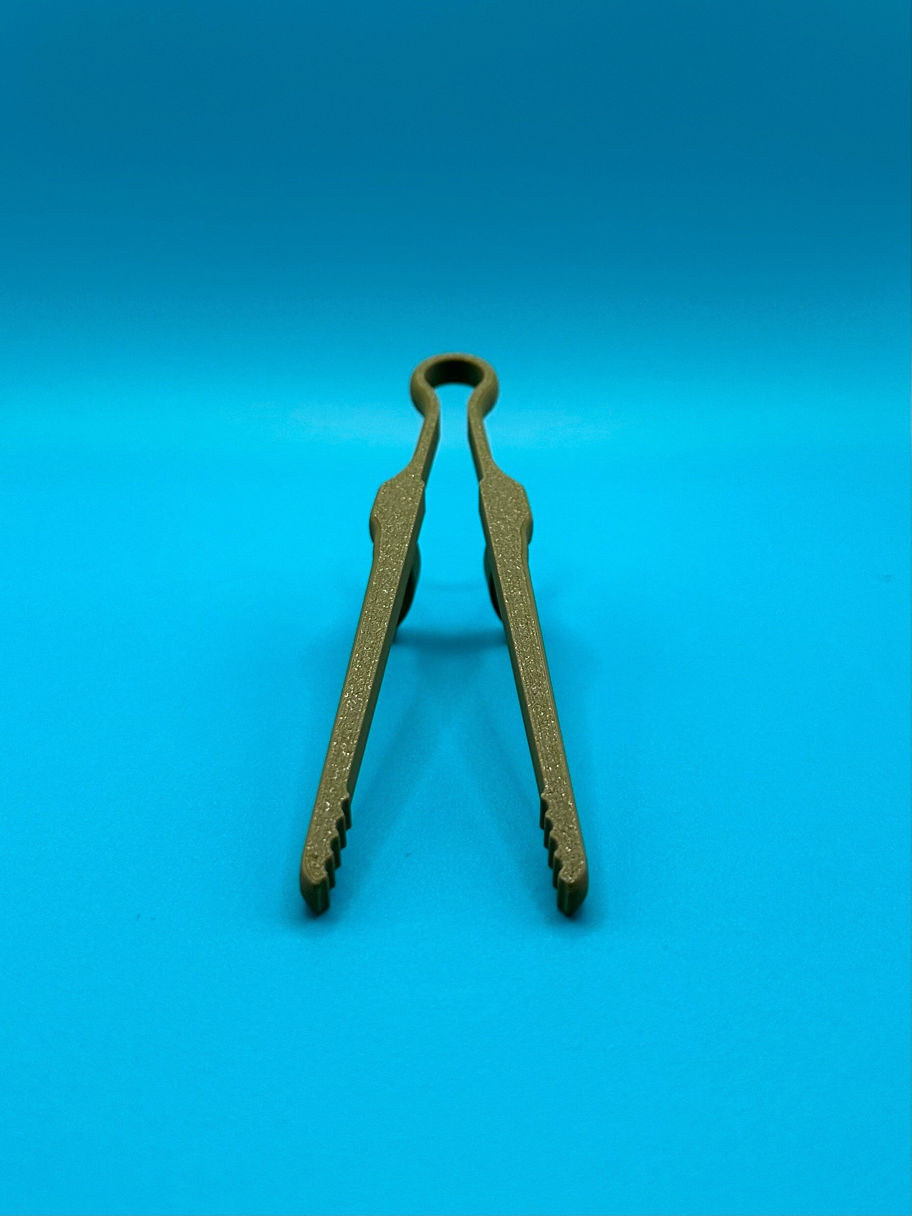 Gaming Chopsticks Snack Tool – Enjoy Mess-Free Snacking While Gaming