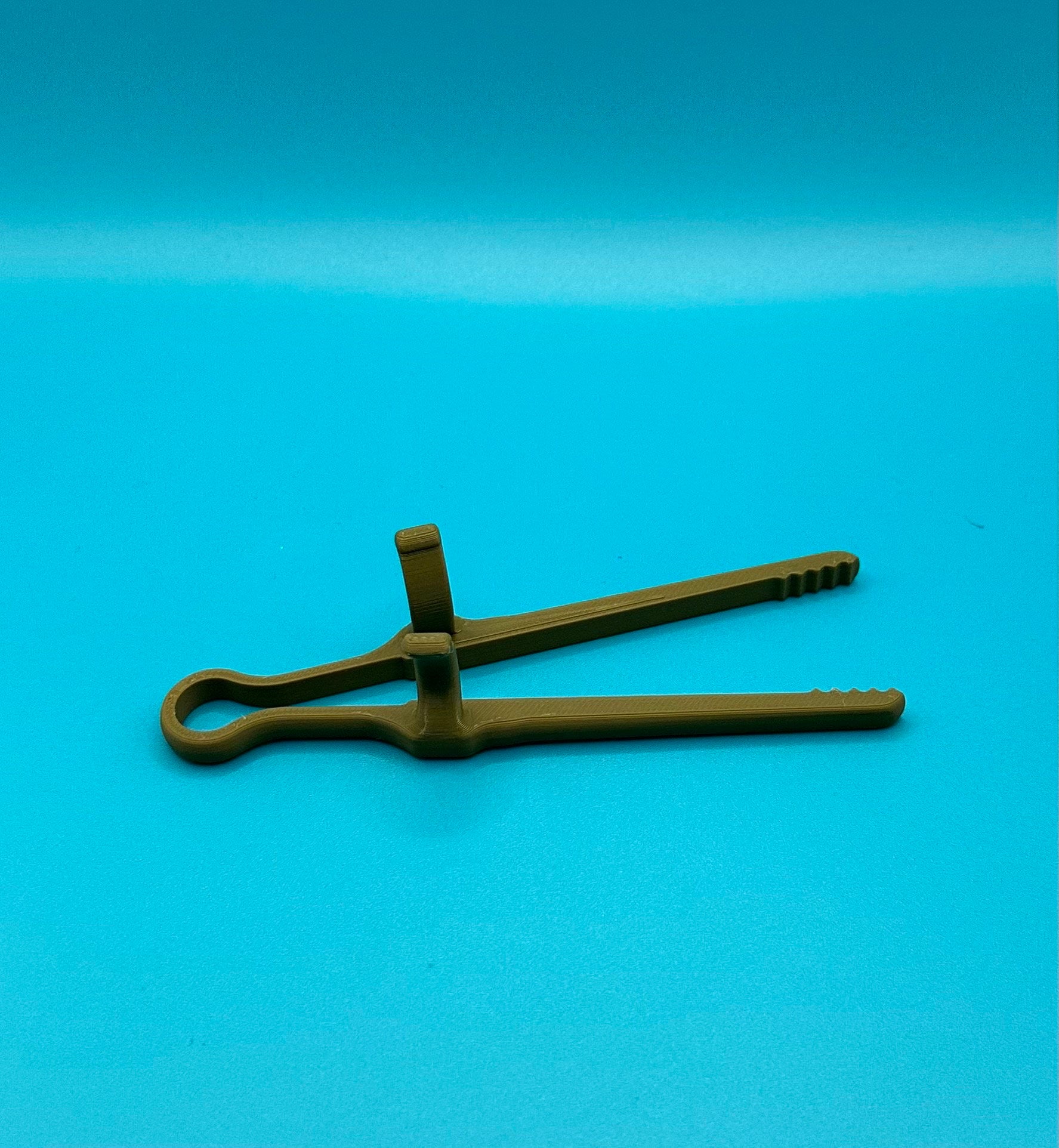 Gaming Chopsticks Snack Tool – Enjoy Mess-Free Snacking While Gaming