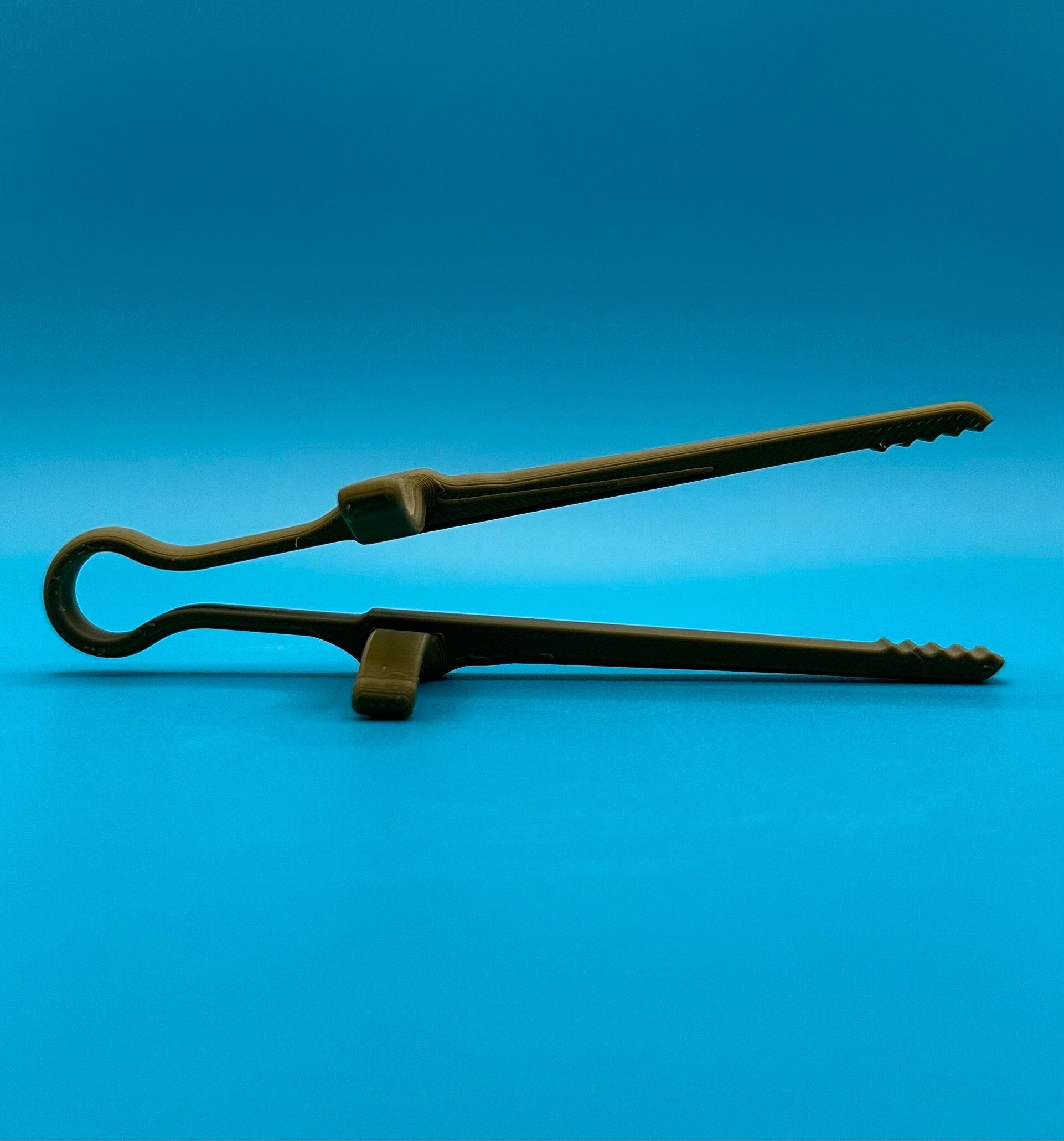 Gaming Chopsticks Snack Tool – Enjoy Mess-Free Snacking While Gaming